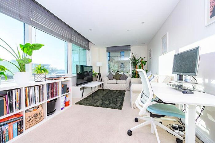 2 Bedroom Flat For Sale In Chrysler House, Bessemer Road, Welwyn Garden City, AL7