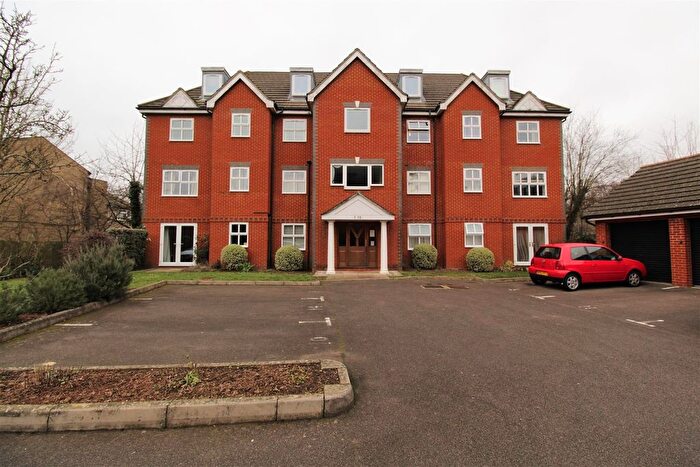 2 Bedroom Flat To Rent In Vale Farm Road, Horsell, Woking, GU21