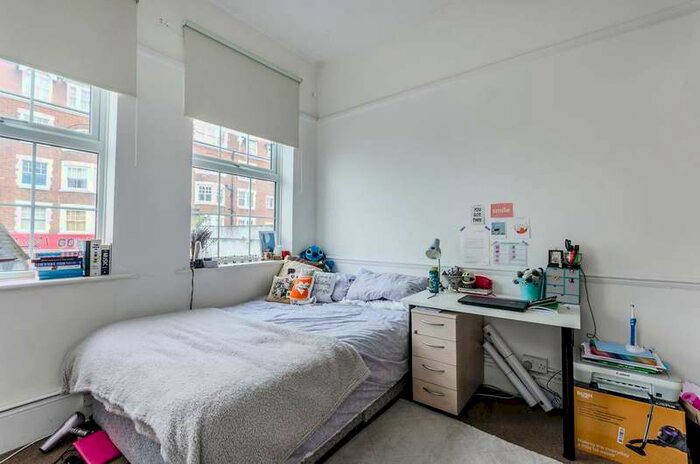 3 Bedroom Flat To Rent In Goldhawk Road, Shepherd's Bush, W12