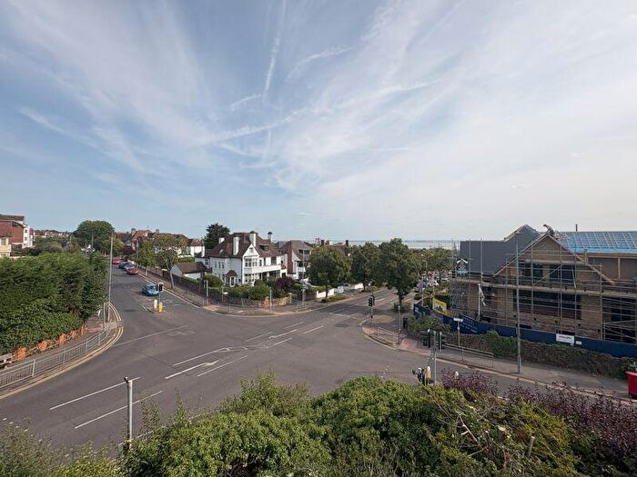2 Bedroom Flat For Sale In Chalkwell Avenue, Westcliff-On-Sea, SS0