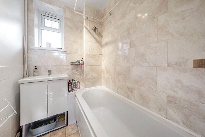 2 Bedroom Flat For Sale In Holderness House, Champion Hill, Camberwell, SE5
