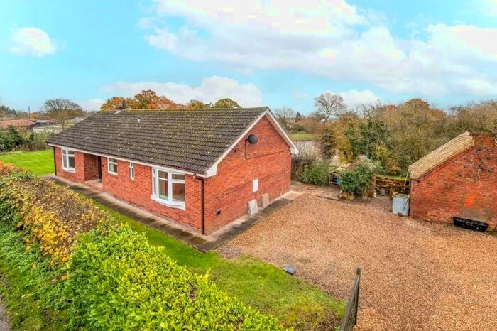 4 Bedroom Bungalow To Rent In Long Lane, Telford, Shropshire, TF6