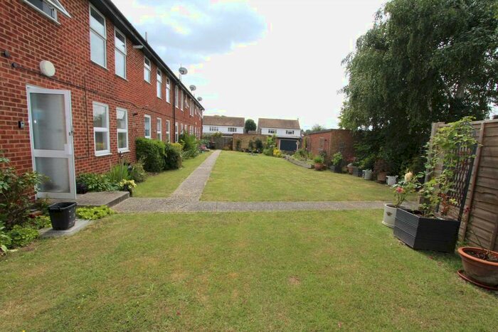 1 Bedroom Flat For Sale In Avington Walk, Thundersley, SS7