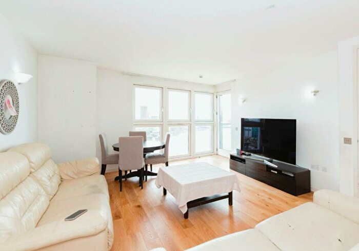 1 Bedroom Apartment To Rent In New Providence Wharf, Fairmont Avenue, London, E14