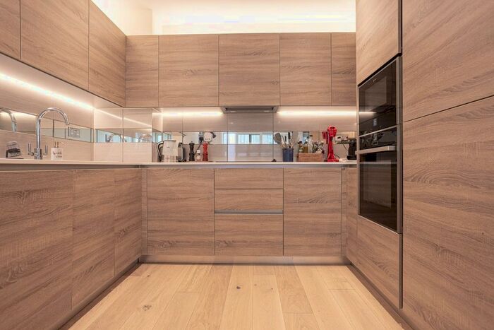 2 Bedroom Flat For Sale In Duke Of Wellington Avenue, Royal Arsenal, SE18