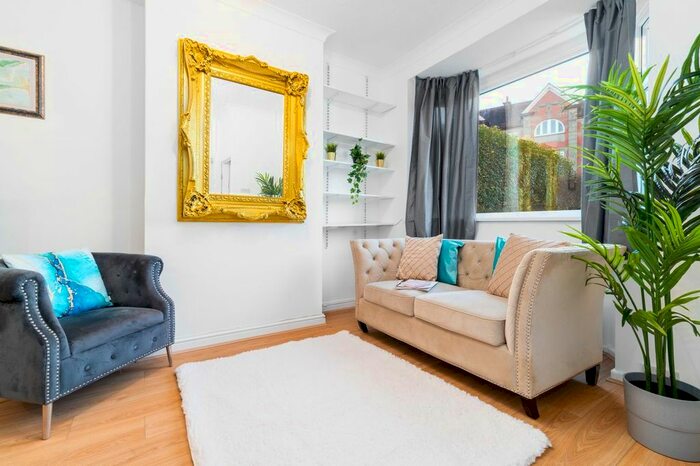 3 Bedroom Flat To Rent In Gordon Road, Birmingham, B17