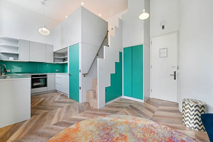 Studio To Rent In Queensway, Bayswater, W2