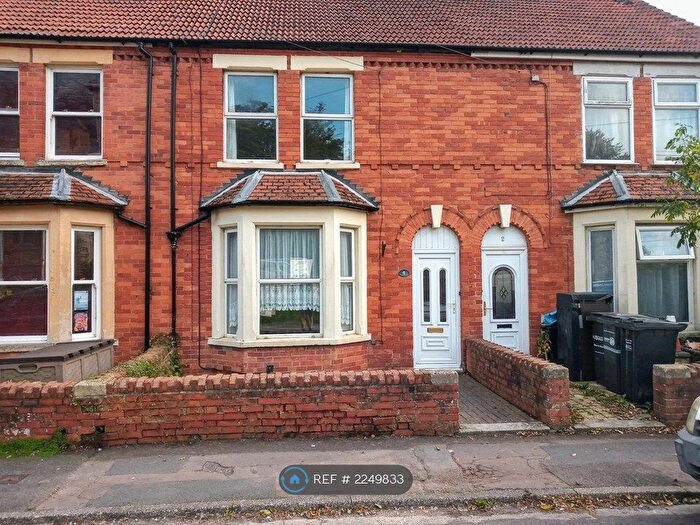 3 Bedroom Terraced House To Rent In St. Michaels Road, Yeovil, BA21