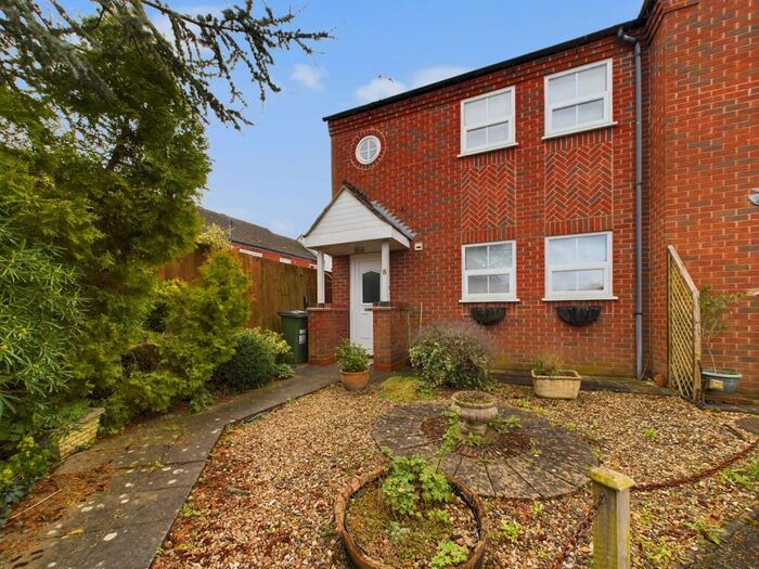 3 Bedroom Semi-Detached House For Sale In Bakery Close, Cosby, LE9