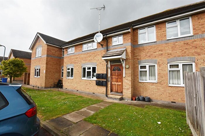 1 Bedroom Flat To Rent In Enquire Online Meadow Court George Close, Canvey Island, SS8