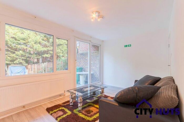 6 Bedroom Terraced House To Rent In Hungerford Road, Caledonian Road, N7