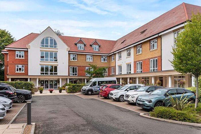 1 Bedroom Property For Sale In Rowhill Road, Hextable, BR8