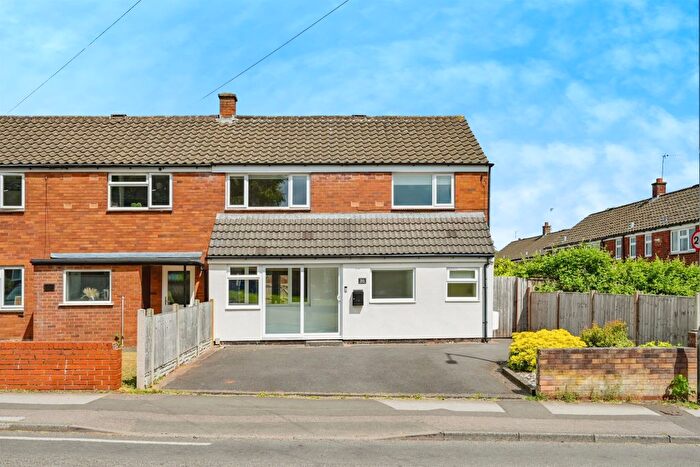 3 Bedroom Semi-Detached House For Sale In Dimbles Lane, Lichfield, WS13