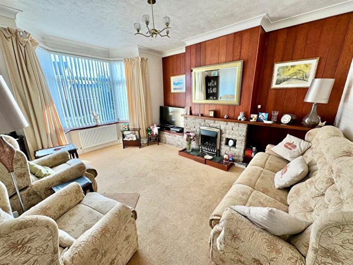 3 Bedroom Semi-Detached House For Sale In Vardre Avenue, Deganwy, LL31