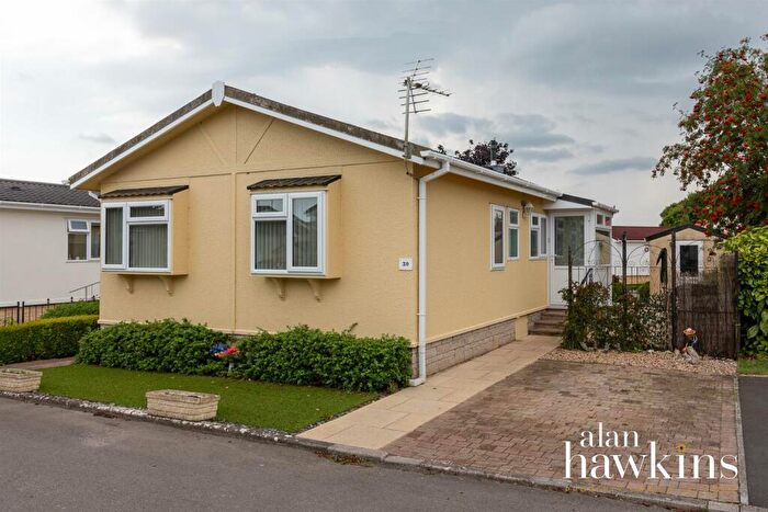 2 Bedroom Park Home For Sale In Lillybrook Estate, Lyneham, Chippenham, SN15