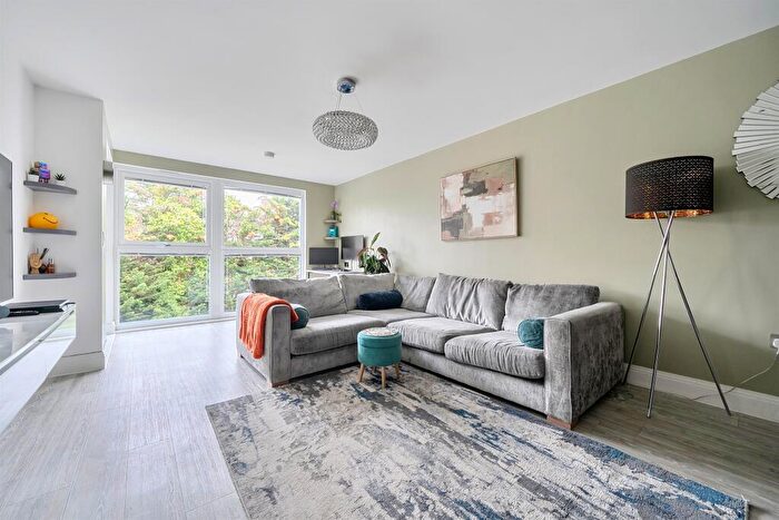 2 Bedroom Flat For Sale In Oldfield Road, Maidenhead, SL6