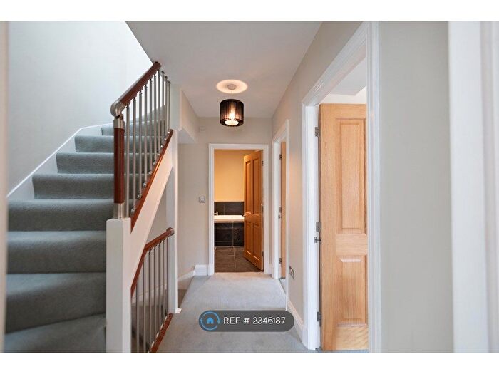 6 Bedroom Semi-Detached House To Rent In Burnley Road, Todmorden, OL14