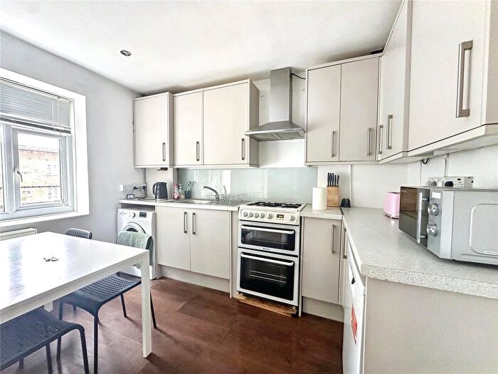 3 Bedroom Flat To Rent In Stroud Crescent, Wandsworth, London, SW15
