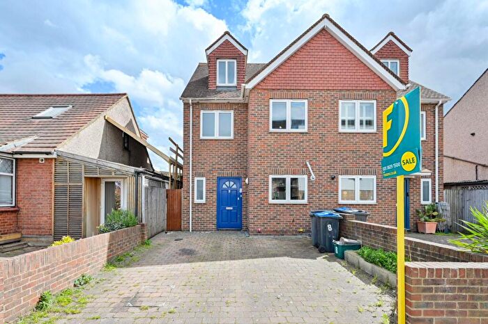 4 Bedroom House For Sale In Claremont Avenue, Motspur Park, New Malden, KT3