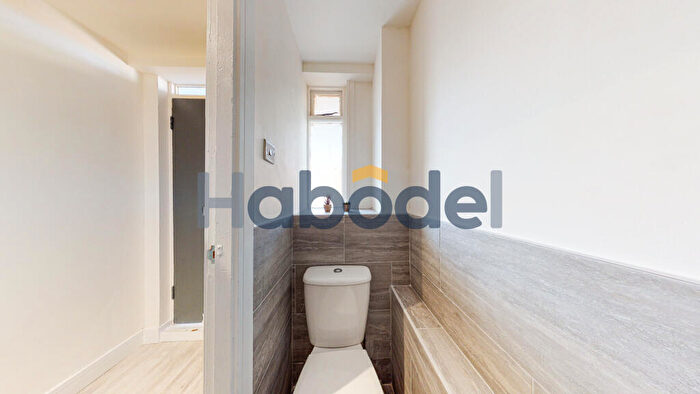 3 Bedroom Flat To Rent In Globetown, London, E2