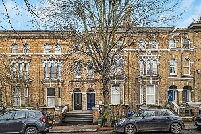 2 Bedroom Flat For Sale In Alfred Road, Acton, W3