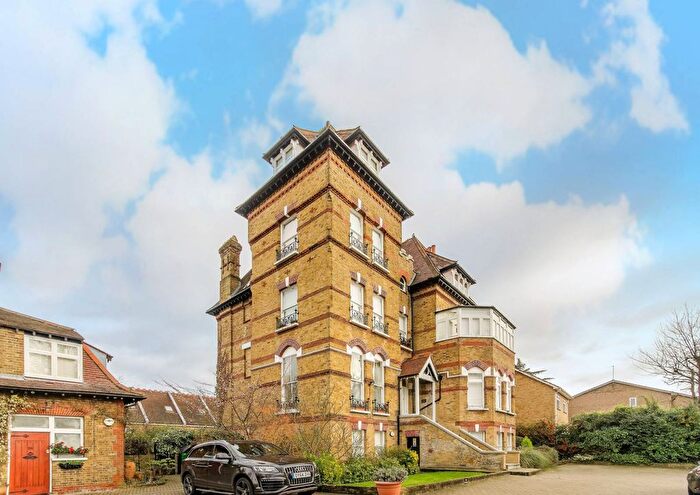 2 Bedroom Flat For Sale In Beulah Hill, Crystal Palace, London, SE19