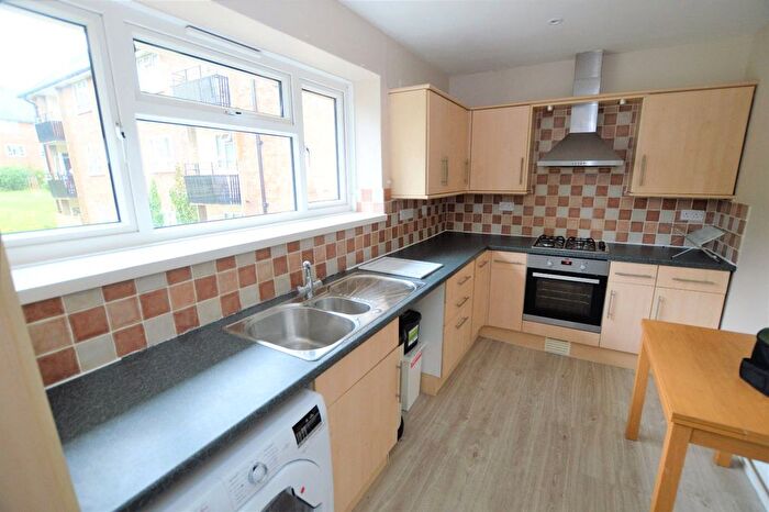 2 Bedroom Flat To Rent In Central Hill, London, SE19