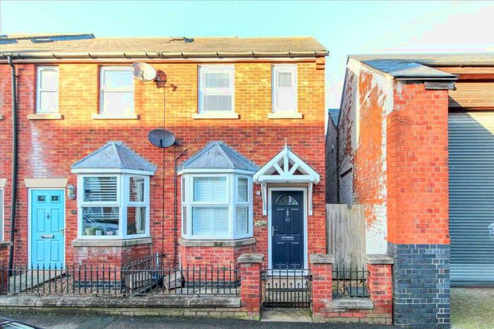 2 Bedroom End Of Terrace House To Rent In Morley Street, Kettering, NN16