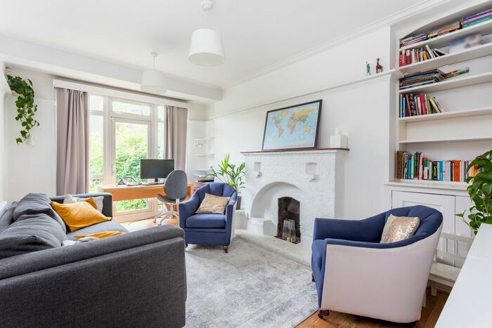 3 Bedroom Property To Rent In Hollingbourne Road, London, SE24