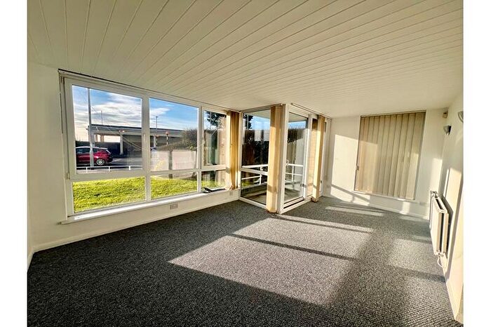 2 Bedroom Flat To Rent In Chalkwell Avenue, Chalkwell, Westcliff-on-Sea, SS0