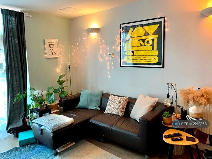 1 Bedroom Flat To Rent In Vanguard House, London, E8