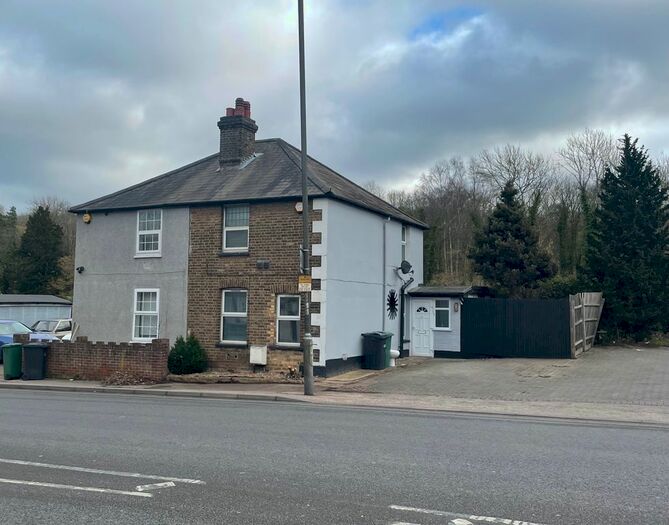 2 Bedroom Semi-Detached House To Rent In Brighton Road, Hooley, Coulsdon, CR5