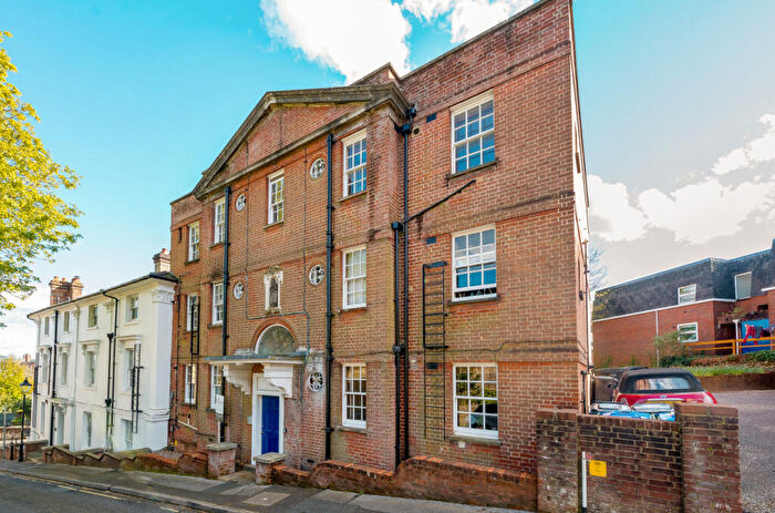 2 Bedroom Flat To Rent In Clifton Lodge Block, Clifton Road, Winchester, Hampshire, SO22
