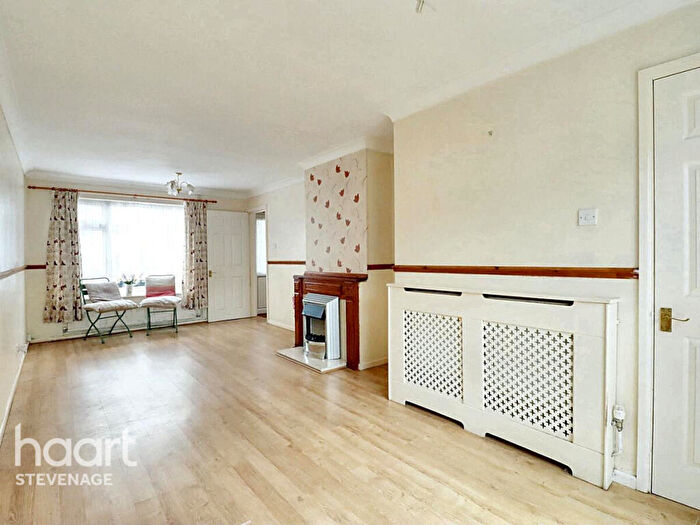 2 Bedroom End Of Terrace House For Sale In Penn Road, Stevenage, SG1