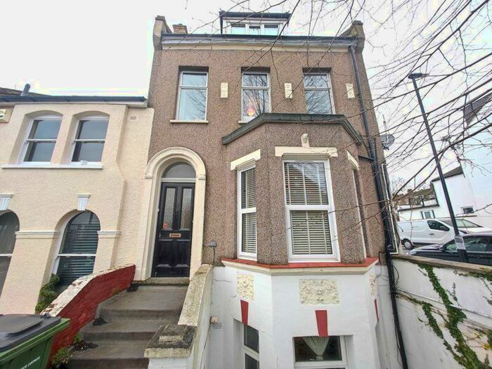 2 Bedroom Flat To Rent In Eglinton Hill, Plumstead, London, SE18