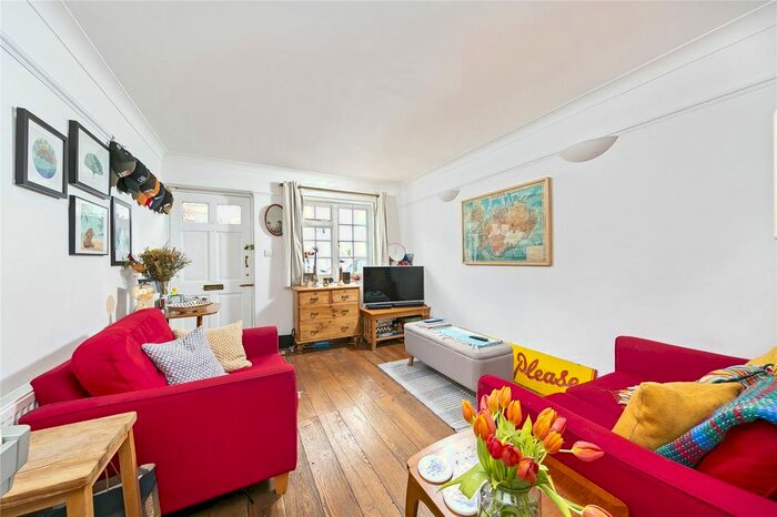 2 Bedroom Property To Rent In Hyde Road, Richmond, TW10