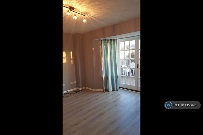 2 Bedroom Semi-Detached House To Rent In Larkvale, Aylesbury, HP19