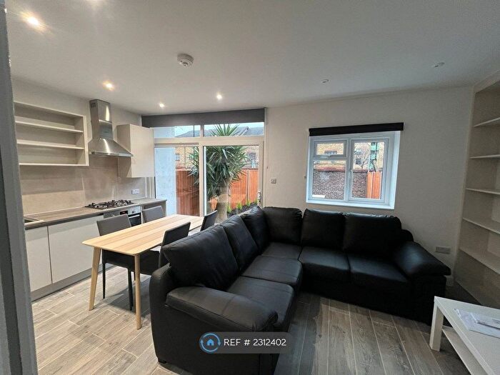 4 Bedroom Maisonette To Rent In Ash House, London, SE1
