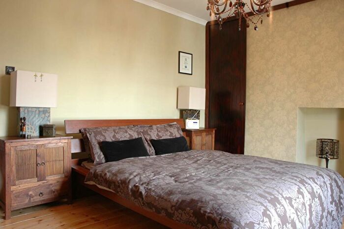 2 Bedroom Maisonette To Rent In Mortimer Road, Islington, London, N1