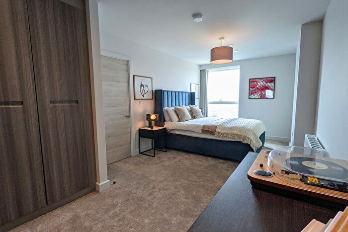 1 Bedroom Flat To Rent In Rochdale Road, Manchester, M4