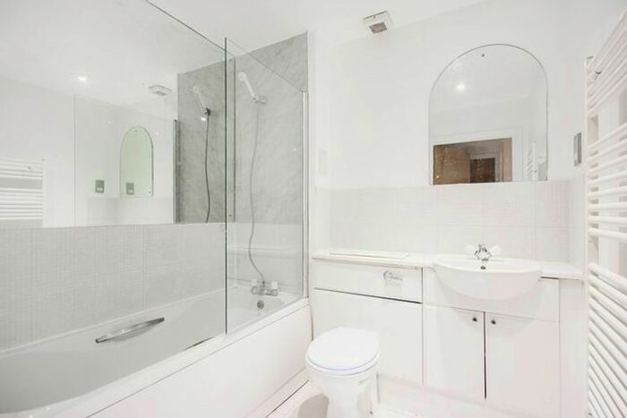 2 Bedroom Flat To Rent In The Quadrangle House, Forest Gate, London, E15