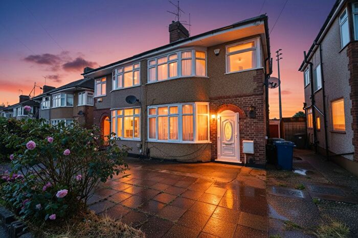 3 Bedroom Semi Detached House To Rent In Arundel Drive, Harrow, HA2