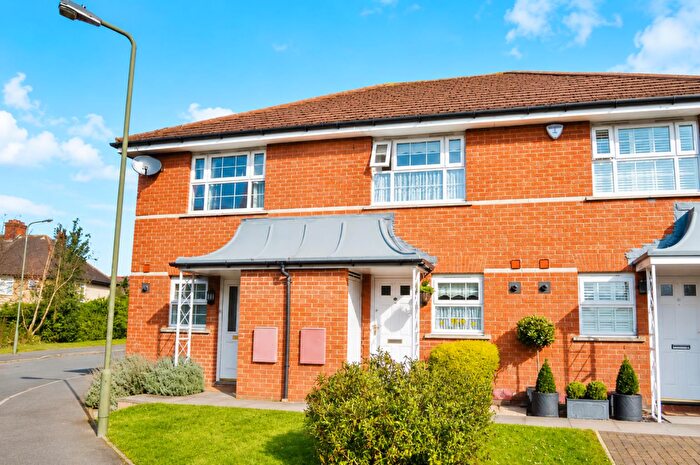 2 Bedroom House For Sale In Colenso Drive, Mill Hill, NW7