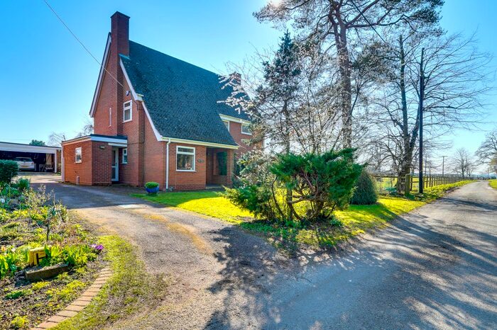 4 Bedroom Detached House For Sale In High Street, Conington, Cambridge, CB23