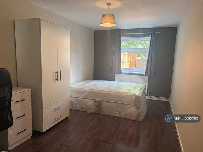 1 Bedroom Flat To Rent In Corn Bar, Witney, OX28