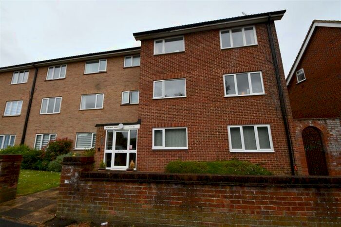 3 Bedroom Apartment To Rent In Bedroom Apartment St Floor In Guildford, GU3