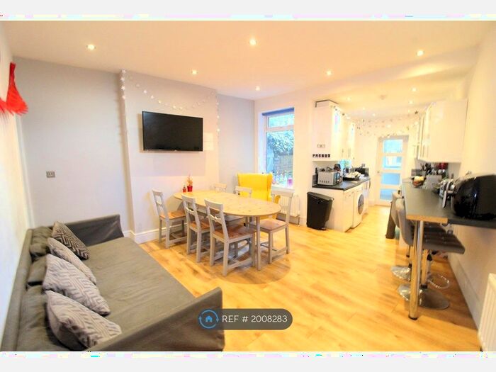 4 Bedroom End Of Terrace House To Rent In Trent Road, Beeston, Nottingham, NG9