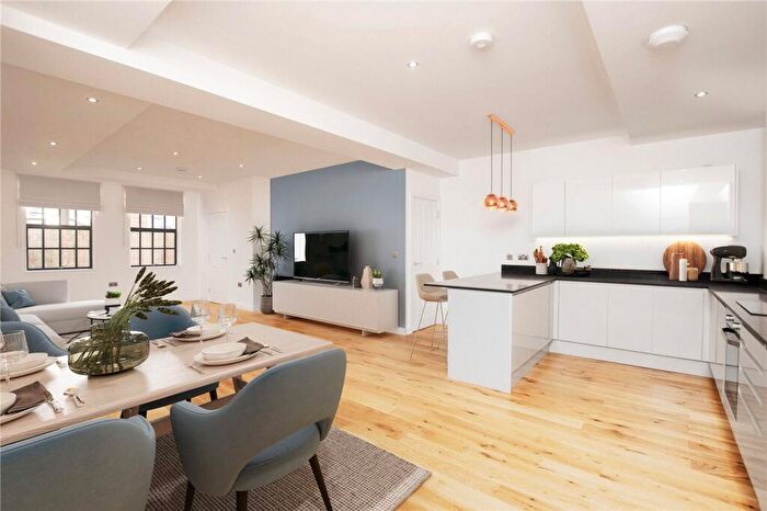 2 Bedroom Town House To Rent In Camden Drive, Birmingham, B1