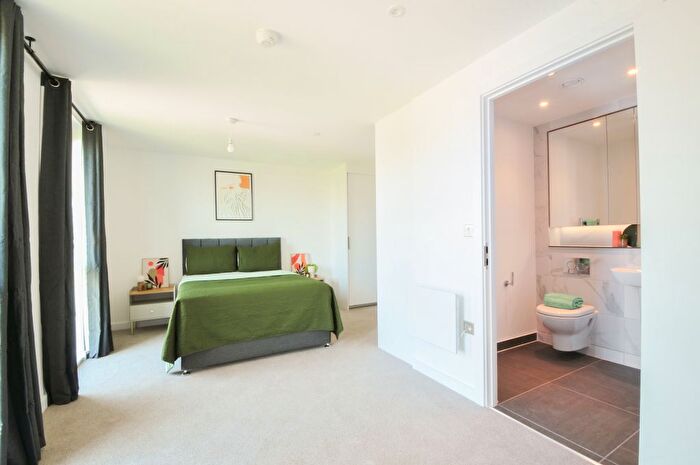 2 Bedroom Flat To Rent In Shale Lane, Salford, M5