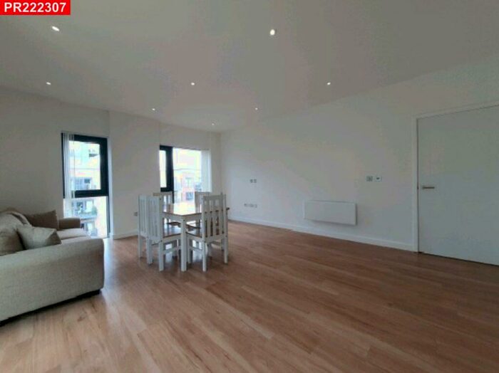 3 Bedroom Flat To Rent In Commander Avenue, Colindale, &# Bedrooms Modern, NW9
